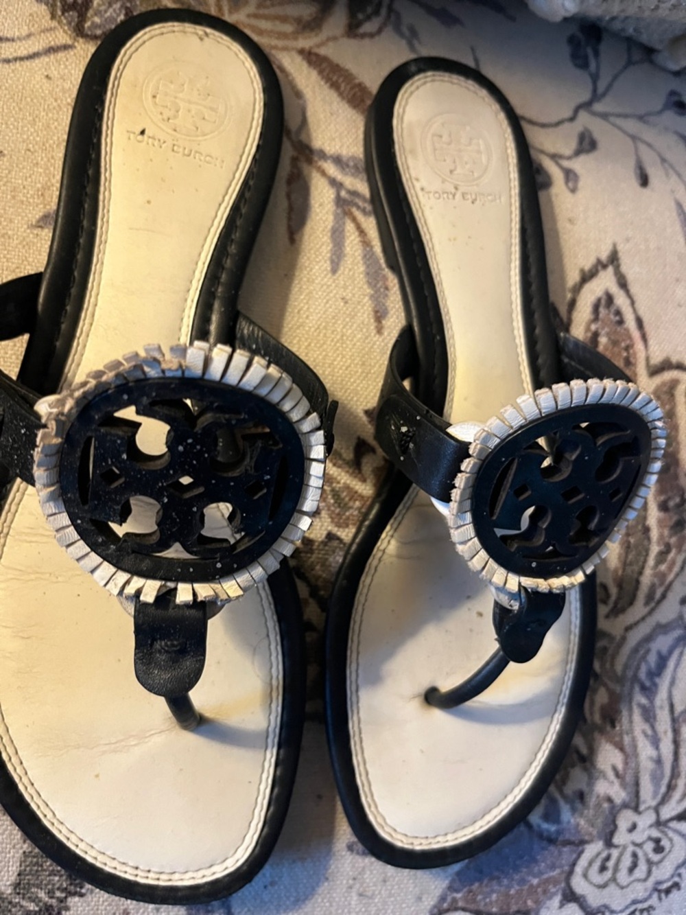 Tory Burch Black and White Logo Thong Sandals - Picture 4 of 6